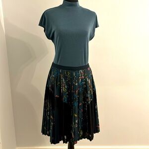 Pleated skirt, knee hight